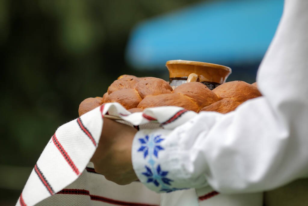 Cultura Și Tradițiile Românești: O Călătorie În Inima Țării Noastre