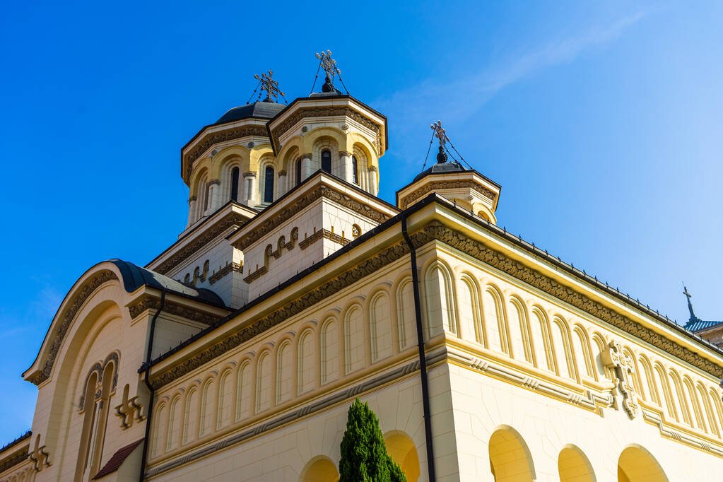 Descoperă Frumusețea Manăstirilor Și Bisericilor Vechi Din România